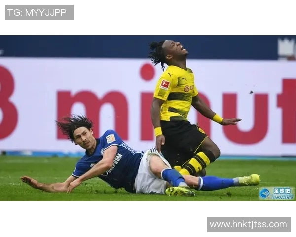 足球明星因骨折受伤重返赛场的励志故事与康复历程分析